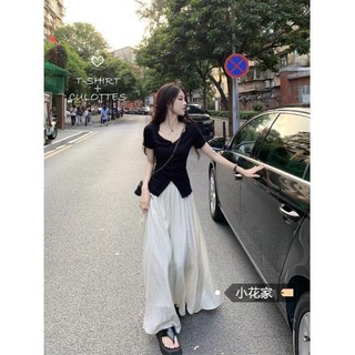 Nữ V Mùa Hè Đen Áo Thun Cổ Tay Ngắn Phong Cách Phù Hợp Với Hai Mảnh Quần Ống Rộng Chia Dài Culottes Cao Cấp Desire Pure Casual B679