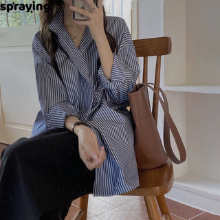 Áo thun phun tay dài phong cách với thiết kế nút che khuyết điểm rộng