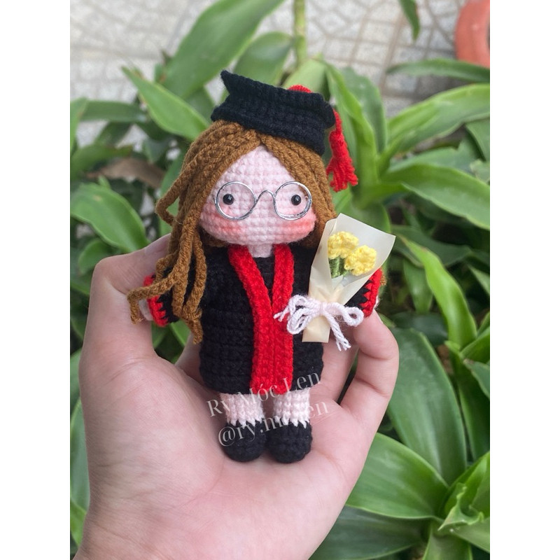 Búp Bê Cử Nhân Bằng Len 10cm