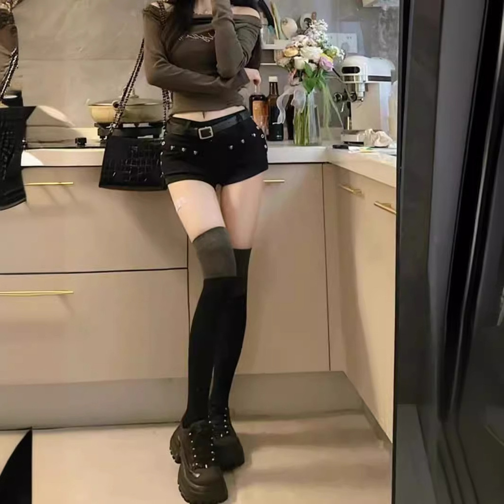 Mùa Hè Bán Thấp Eo Đinh Tán Quần Short Denim Nóng Gợi Cảm Quần Short Nữ Ngắn Quần ÔmQuần Short Nữ | BigBuy360 - bigbuy360.vn