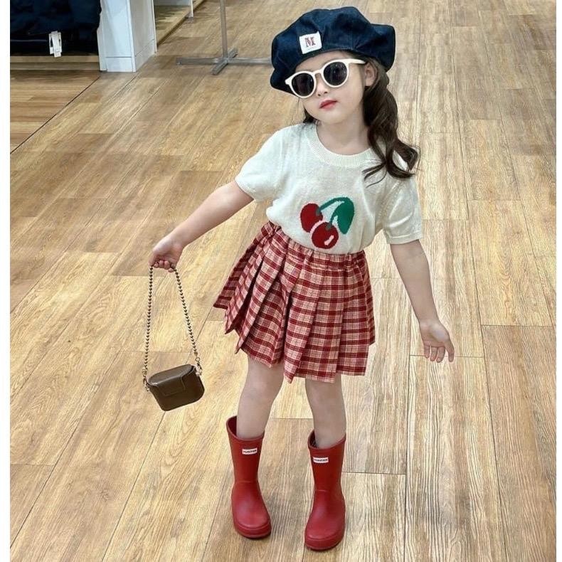 Set áo cherry + chân váy kẻ đỏ bé gái