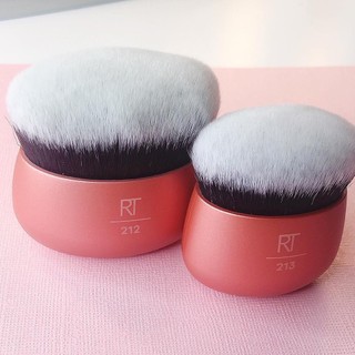 Cọ tán nền Real Techniques
