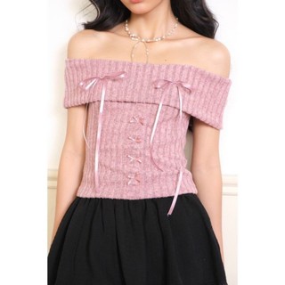Áo kiểu trễ vai đính nơ phong cách coquette a51092