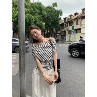 Áo thun ngắn tay sọc không cân xứng gợi cảm mùa hè