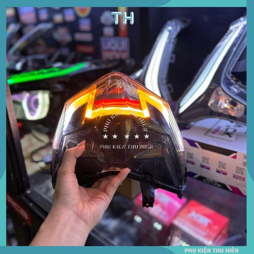 Cụm đèn hậu Audi i8x Vario 2018 mẫu Batman đổi màu và hiệu ứng qua app điện thoại