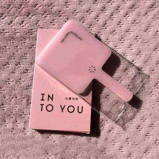  Gương cầm tay INTO YOU gương vuông nhỏ gương trang điểm để bàn gương di động màu hồng 