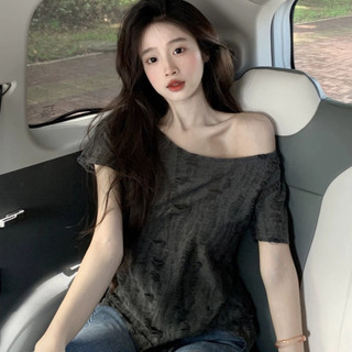 Mỹ Hot Girl Không Đều Chia Áo Thun Nữ Mùa Hè 2024 Phong Cách Mới Niche Tất Cả Trận Đấu Frayed Slimer Nhìn Ngắn Tay Top
