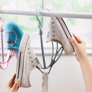 Móc treo phơi giầy tiện ích, móc treo giày nhựa giúp phơi giày nhanh khô, không rơi vô cùng tiện lợi