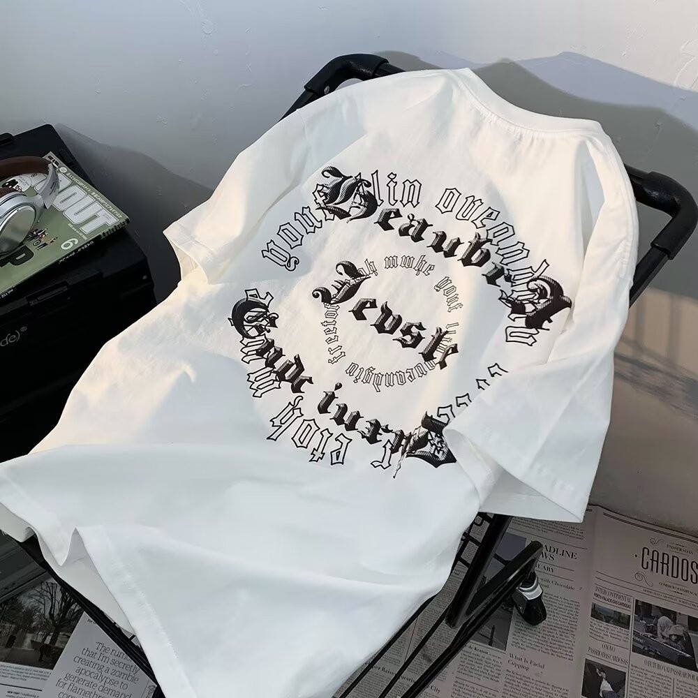 (30-130kg) M-8XL áo phông nam big size Áo Thun Cotton Mỹ in chữ Gothic hợp thời trang Áo thun nửa tay quá khổ Áo thun trẻ trung