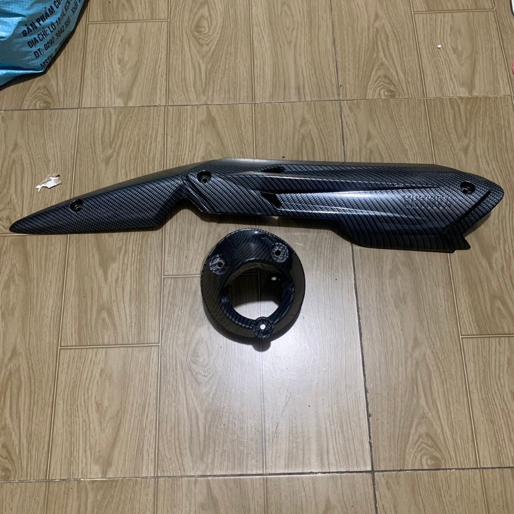 [Hình thật] Ốp pô và chụp đích pô xe EXCITER 135 LC V6 màu CACBON