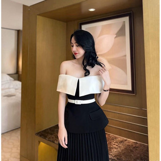 Áo peplum nắp túi phối trắng trễ vai kèm belt