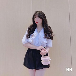 Áo Sơ Mi Kate Cổ Bèo Họa Tiết Logo - Thiết Kế Thời Trang Tinh Tế TTPC0097