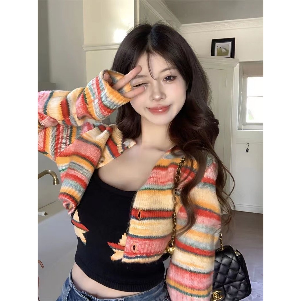 Niche Sọc Áo Len Mỹ Áo Cardigan Ngắn Xuân Thu Phong Cách Mới Nữ Top Cầu Vồng Đan Cao Cấp Hot Girl 4TOE