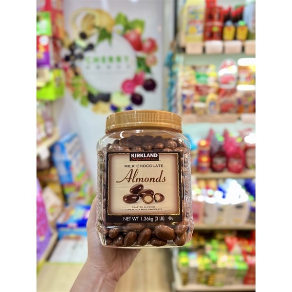 Chocolate Bọc Hạnh Nhân Kirkland 1.36kg