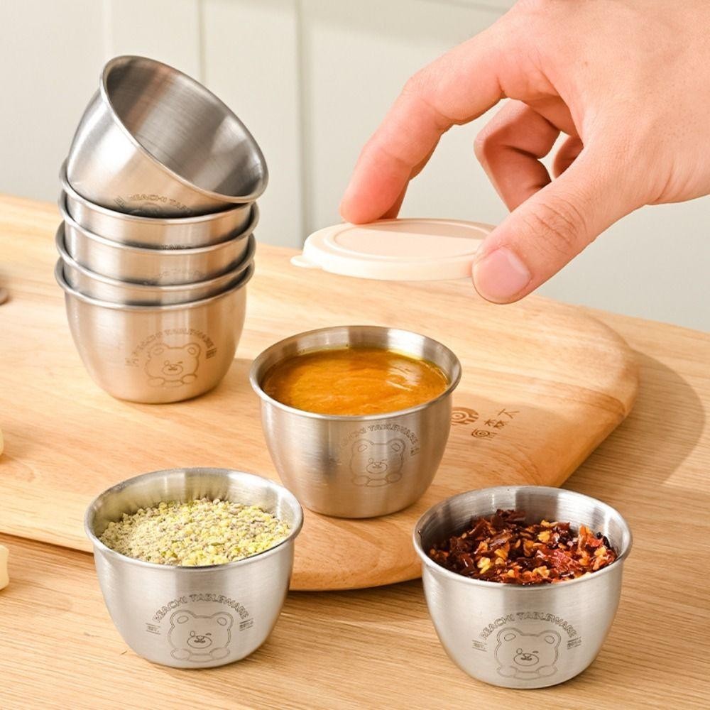 Cốc inox đựng nước sốt gia vị khắc hình gấu có nắp đậy 80ml