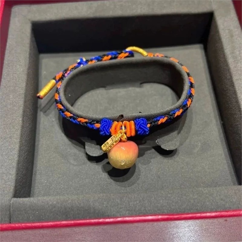 Ông Tình yêu: Dream Date Caleb Men Apple Charm – "Ping An Xi Le" Phụ kiện may mắn – Mặt dây chuyền l