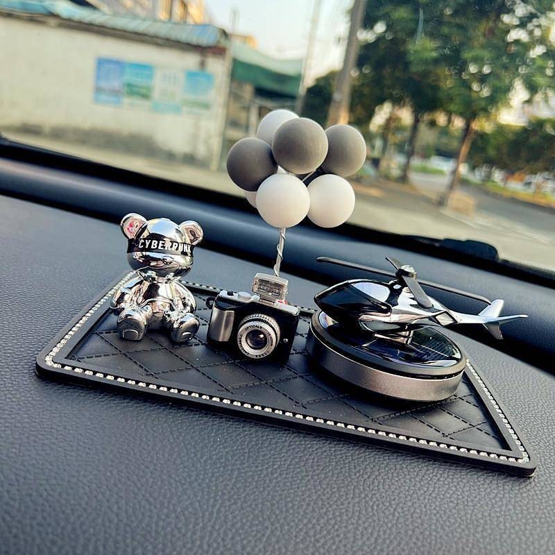 Bear Auto Perfume Automobile Aromatherapy Car Deodorizer Long-Lasting Fragrance Light Perfume Solar 