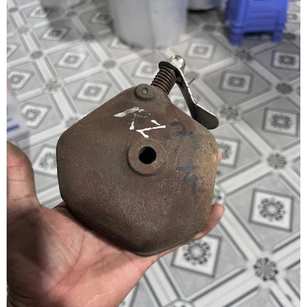 Ca bô Đầu Bò Máy Dầu D6/D7/D8 - Nắp chụp cò D6/7/8
