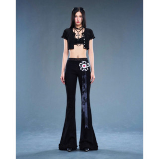 SoDópe.Club - Áo croptop ngắn tay kèm áo hai dây ren bèo và quần dài ống loe ren bèo Nikita Set