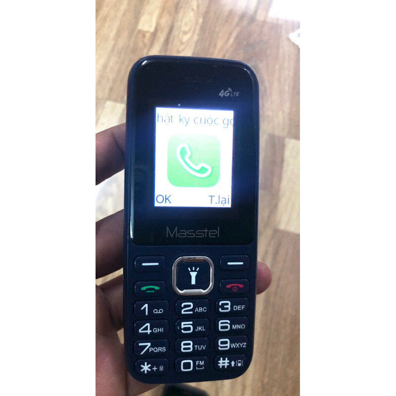 Điện thoại 4G 2 sim Masstel Izi 15 hàng đã qua sử dụng.