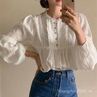 Thời trang trẻ trung dịu dàng và ngọt ngào Cô bé xếp ly nhỏ ren nút nhỏ Áo sơ mi cổ tròn
