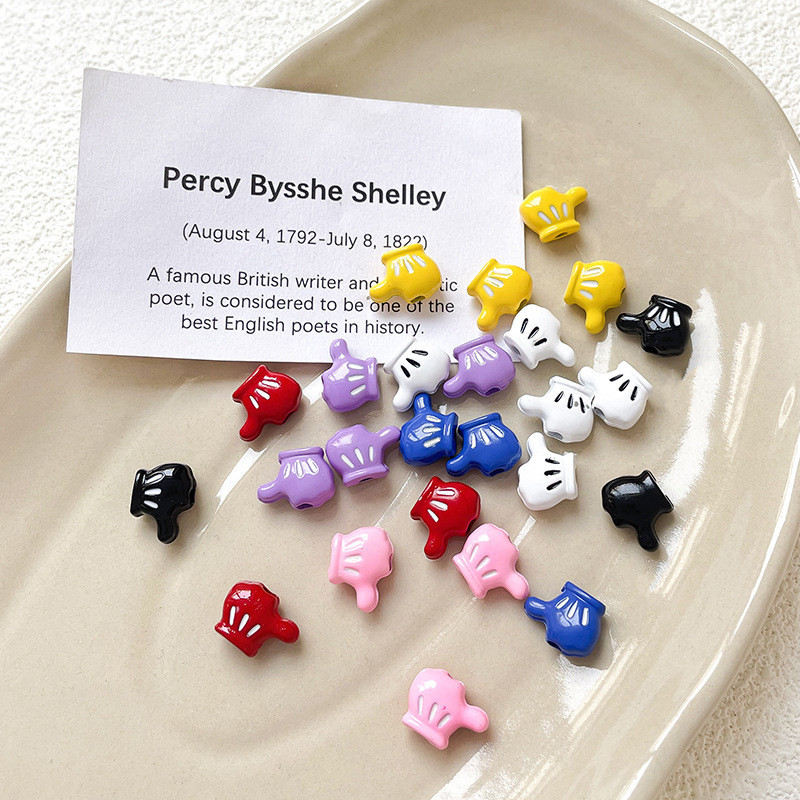 Vui nhộn bàn cà phê Mario & phụ kiện handmade từ hạt - Trang sức và decor