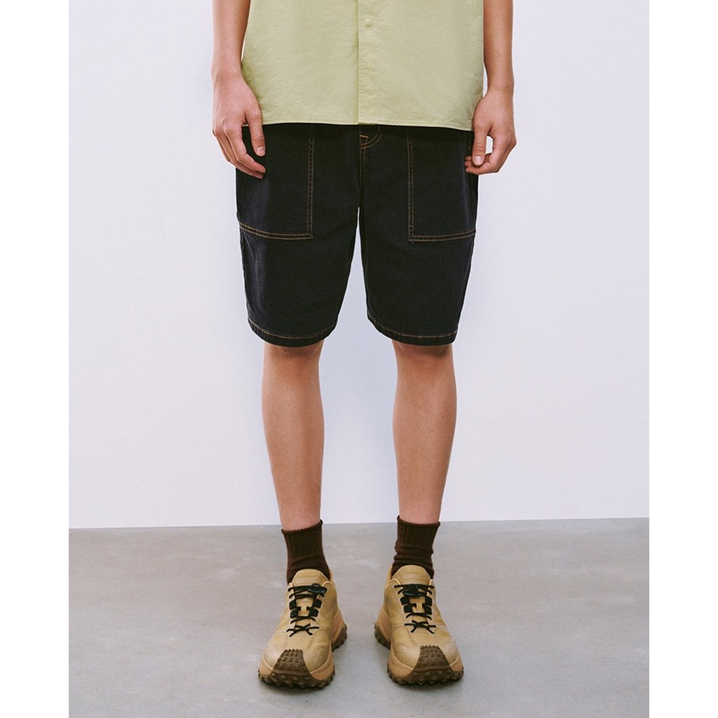 URBAN REVIVO - Quần short jeans nam lưng thun UMM850055-B5A