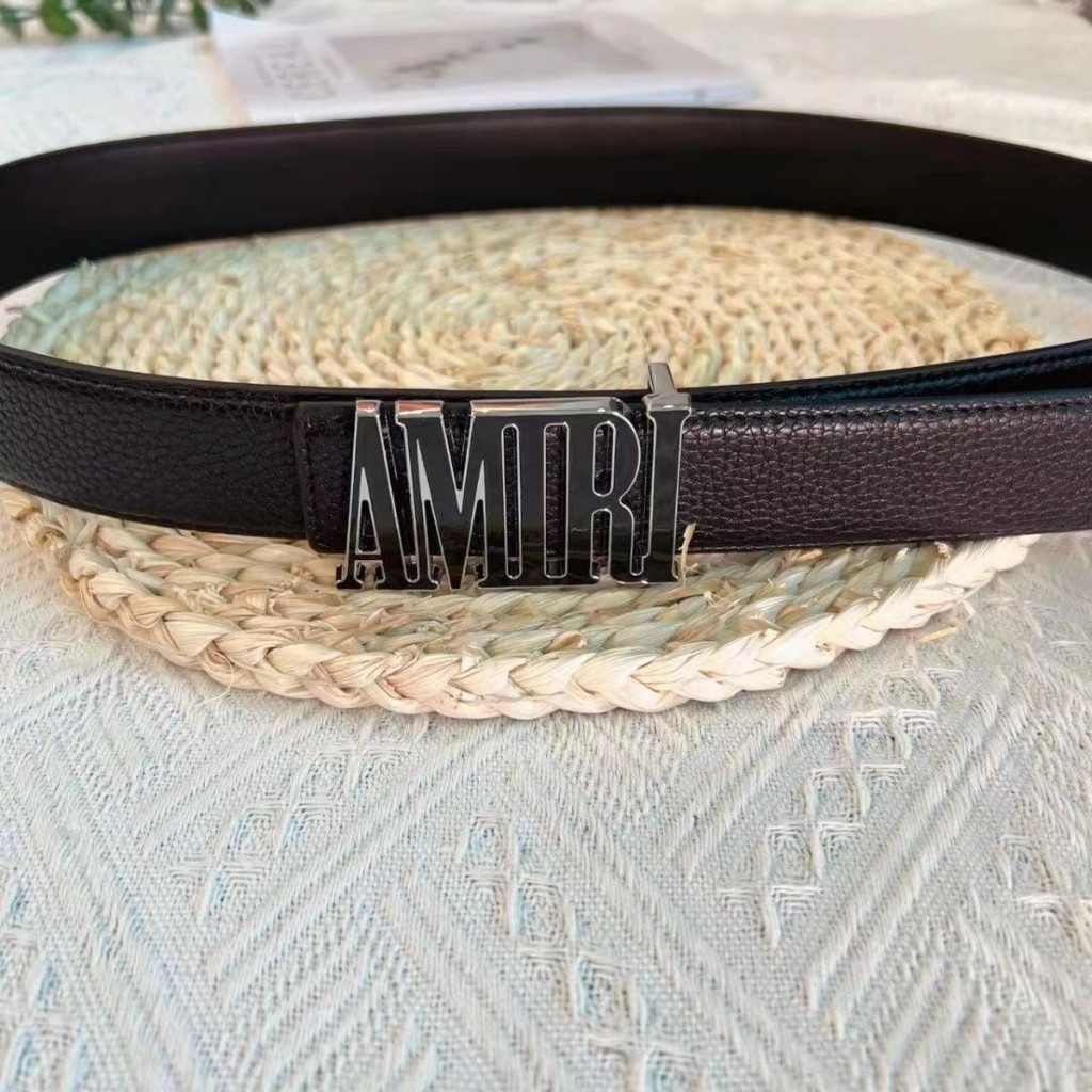 Thắt lưng thời trang Amiri Amiri, in họa tiết chữ cái, thích hợp cho mọi loại quần áo.