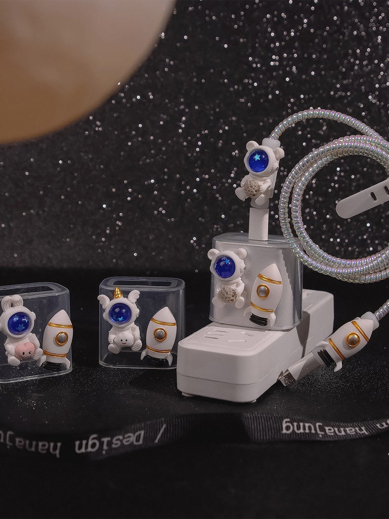 [SS originality] Charger Protector DIY Astronaut Charger Cover 18w 20w compatible for iPhone 11 12