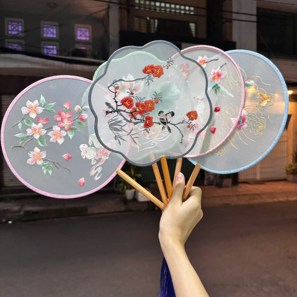 Quạt cổ trang trung quốc thêu cao cấp đính tua T10-2024  Phụ Kiện Tóc Cô Dâu Miền Nam
