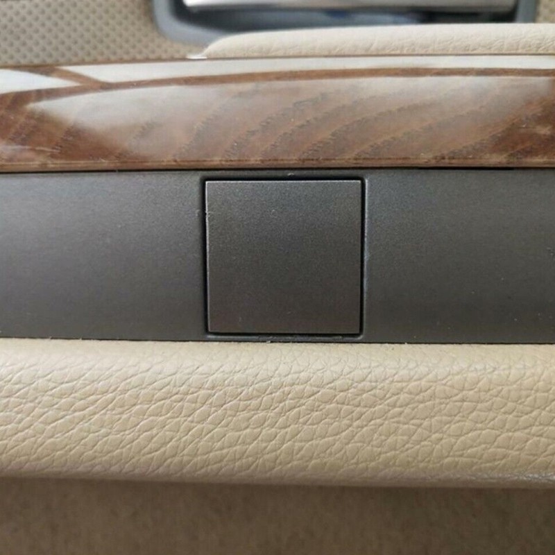 Ổ cắm bảng điều khiển cửa bên trong thủ công chính xác XY 51417025647 Cho E66 Cá Tính