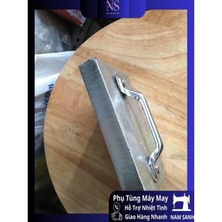 Cục sắt đè chặn giữ vải cắt may