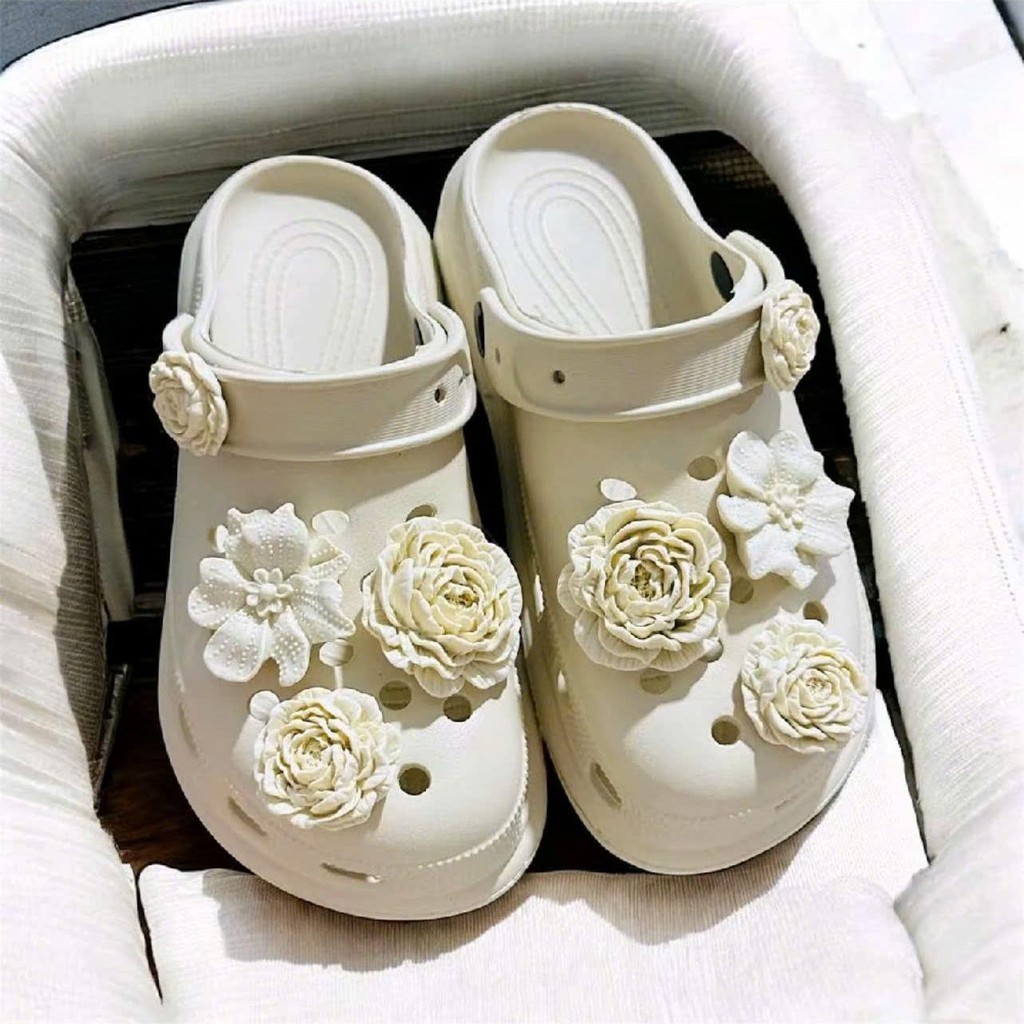 Sục Charm hoa trà đế cao 5cm ,Sục Nữ chất liệu nhựa eva  nhẹ mềm êm chân