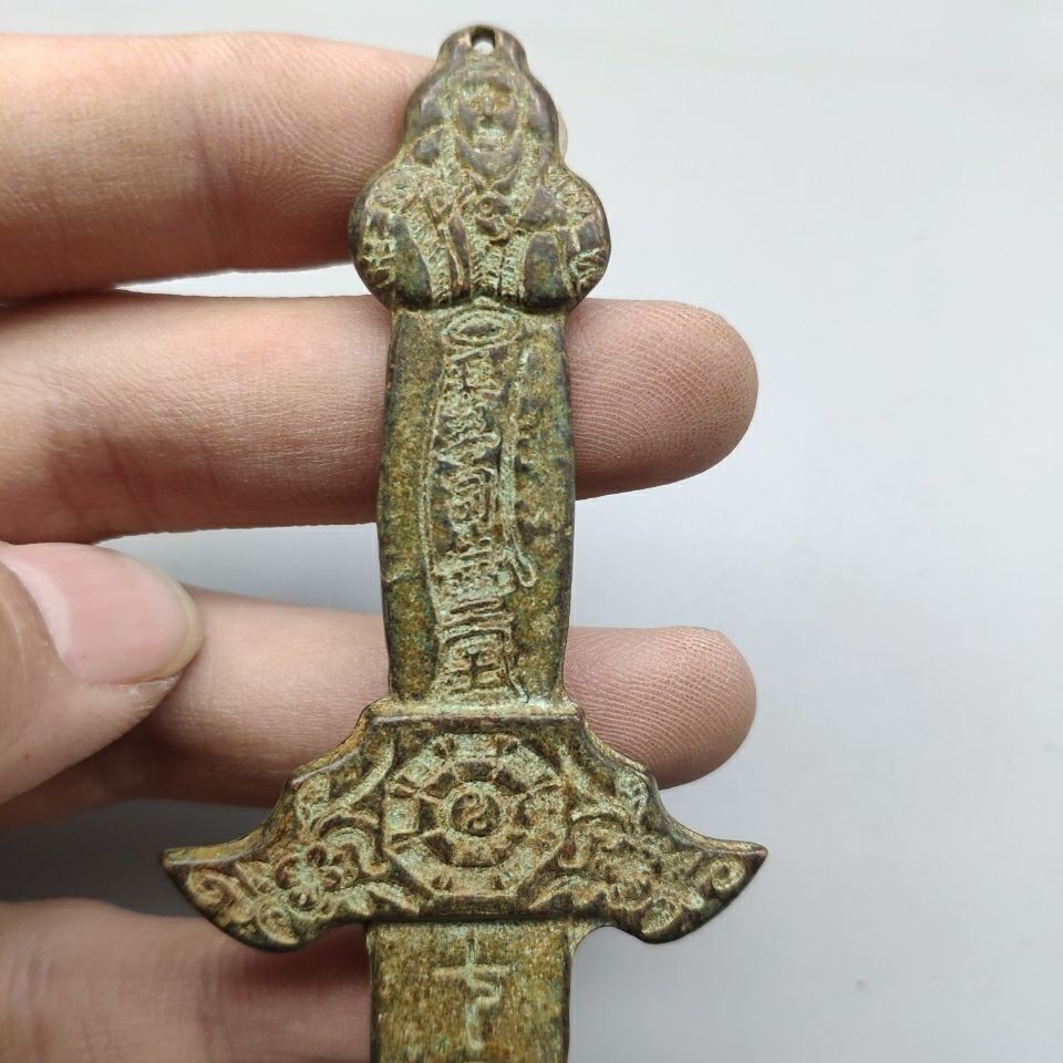 Cổ Đồng Nguyên Chất Đồng Bảy Sao Đồng Thanh Kiếm Tay Cầm Mảnh, Ngôi Nhà Thị Trấn Đồng Thanh Kiếm Cổ 