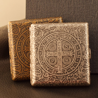 Súng Đôi 327 Hộp Đựng Thuốc Lá 20 Miếng Cá Tính Báo Chí Phóng Mở Dày Hộp Đựng Thuốc Lá Nam Hộp Quà Tặng Bao Bì Di Động Chống Gió Đồng Chất Liệu Hộp Bảo Quản