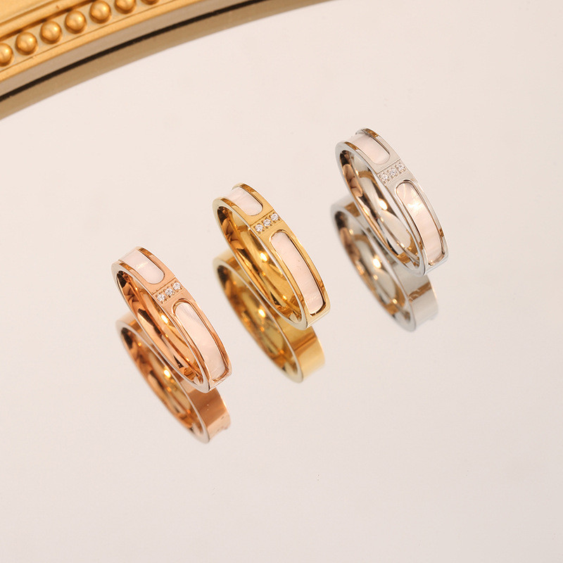 Thời Trang Mới Đơn Giản Ba Kim Cương Màu Vỏ Kim Cương Đính Kim Cương Nữ Thép Titan Nhẫn Tăng Cường Sang Trọng Nhẫn Món Quà Trang Sức