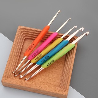  Bộ 5 Cây Móc Len Hai Đầu Cán Nhựa Tay Cầm Mềm Tiện Lợi Nhiều Kích Cỡ Kim Móc Len Cao Cấp 
