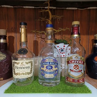 Combo 3 vỏ chai rượu ngoại Chivas, Hennessy chính hãng, mới đẹp trang trí nhà Decor phòng(chai rỗng)