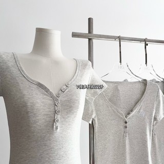 2024 Phong Cách Mới Mùa Hè Mỹ Retro Cổ Chữ v Ngắn Tay Nữ Vai Chính Hãng Độc Đáo Hot Girl Slim-Fit Sang Trọng Ngắn Top
