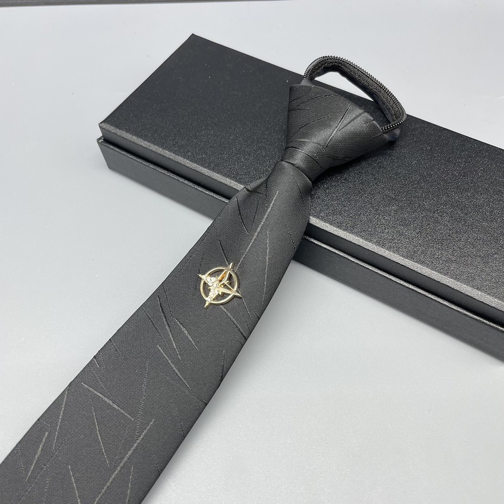 Cà vạt nam thắt sẵn 6cm màu đen hoạ tiết gắn tag cài thời trang 2024  Phụ kiện cưới Giang