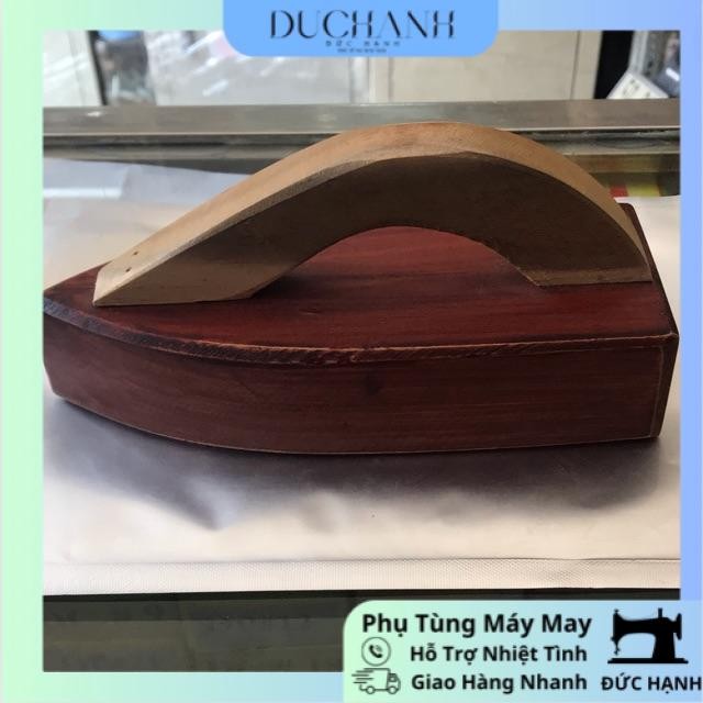 Bàn ủi (là) gỗ.
