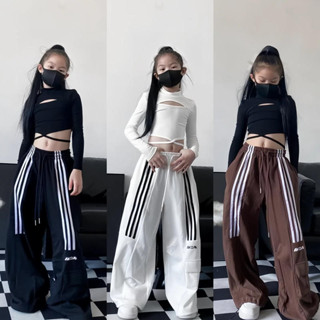[KeDaYa] Có Sẵn. Bộ Y2K, Áo Crop Top Bé Gái, Quần Nỉ Thoải Mái, Áo Thun Retro Mỹ, Quần Ống Rộng, Set Đồ Hip Hop Cho Trẻ Em, Trang Phục Nhảy, Phong Cách Hàn Quốc, OOTD