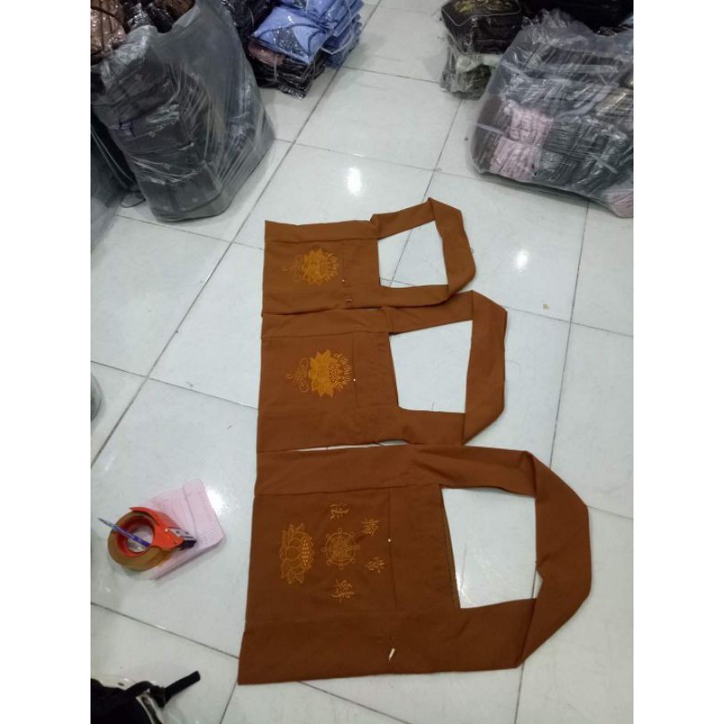 đãi lớn  Nhỏ đủ size. túi  Đi chùa.