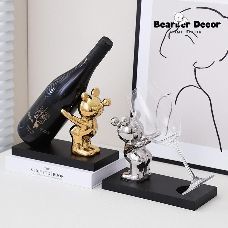 Giá đỡ ly, kệ rượu vang decor gấu Bearbrick, tượng decor phòng, decor bàn học,trang trí bàn làm việc