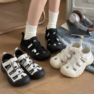 Thời trang xấu xí dễ thương rỗng thoáng khí giày thể thao thường ngày mùa thu mới Velcro phù hợp tất cả các kết hợp mặc bên ngoài chống trượt chống mài mòn giày thể thao nữ đế dày giá bán buôn nhà máy