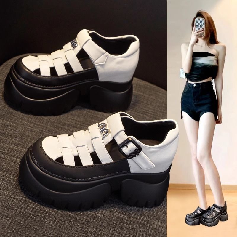 Dép La Mã Baotou Giày lồng lợn đế dày rỗng mùa hè mẫu mới 2024 nữ giày nữ tăng chiều cao Thể Thao Dệt bên trong