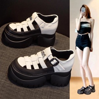 Dép La Mã Baotou Giày lồng lợn đế dày rỗng mùa hè mẫu mới 2024 nữ giày nữ tăng chiều cao Thể Thao Dệt bên trong