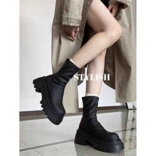 Giày bốt ngắn nữ. Giày bốt mỏng và chồng chất. Giày bốt co giãn đế dày. Giày bốt nữ màu đen thời trang Hàn Quốc