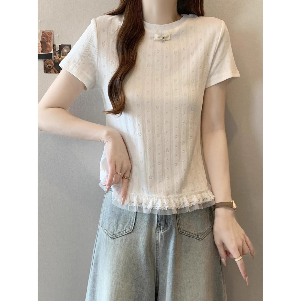Dessige Áo babydoll Áo baby tee Áo ôm body Áo thun ren tay ngắn màu trắng cho nữ mùa hè 2025 dáng ôm