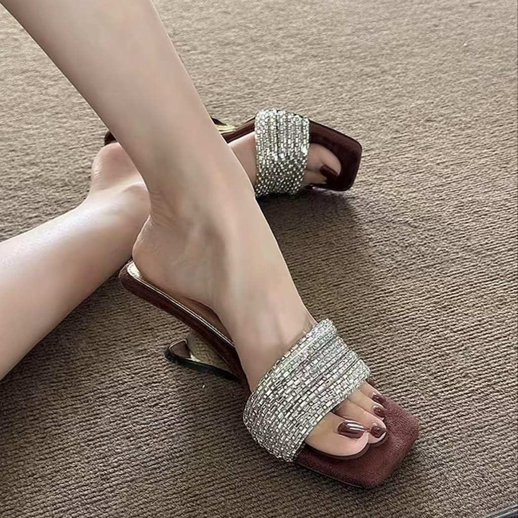 (Slim Feet-2 Size) Một Cho Tất Cả Giày Cao Gót TX687 Đầu Kim Cương Giả Vàng Đen 6cm Dày Gót Nữ